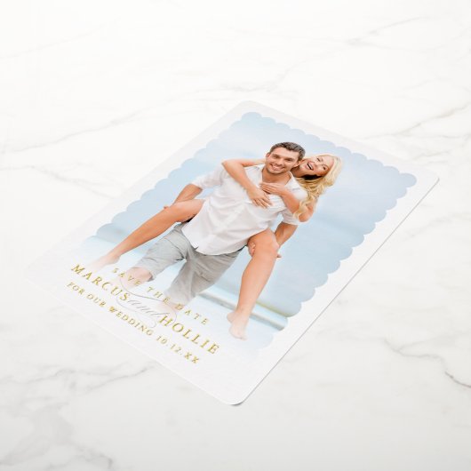 モダンウェディングのミニマルなエンゲージメントカリグラフィー 箔招待状 (回転した状態)