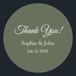モダンエレガントオリーブグ結婚リーンさん ラウンドシール<br><div class="desc">形状：クラシック丸いステッカーすべてのカスタム大事な行事に対してステッカーを作成！特別な郵送やスクラップブック作りから子供の活動やDIYプロジェクトまで、これらのシールは素晴らし非常に多くの用途に使われる。独自のデザイン、パターン、文字、写真を追加！寸法： 2サイズで利用可能：大： 3インチ径、1シート当たり6シール小： 1.5インチ径、20シール1シート当たり白酸フリー紙フルカラー、フルブリード印刷耐擦傷性フロント、簡単ピールアンドスティックバック光沢のある仕上げ7つの形状から選択しま違うす</div>