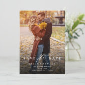 モダンエレガントタイポグラフィ結婚のシンプル セーブザデート (スタンド正面)