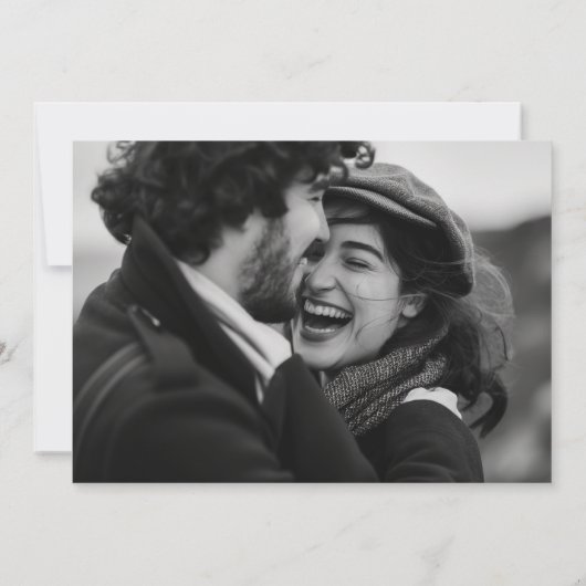 モダンエレガントタイポグラフィ | 4写真日付の保存 招待状 (裏面)