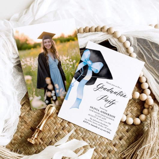 モダンエレガントトレンディースタイリッシュブルーボウ卒業 招待状