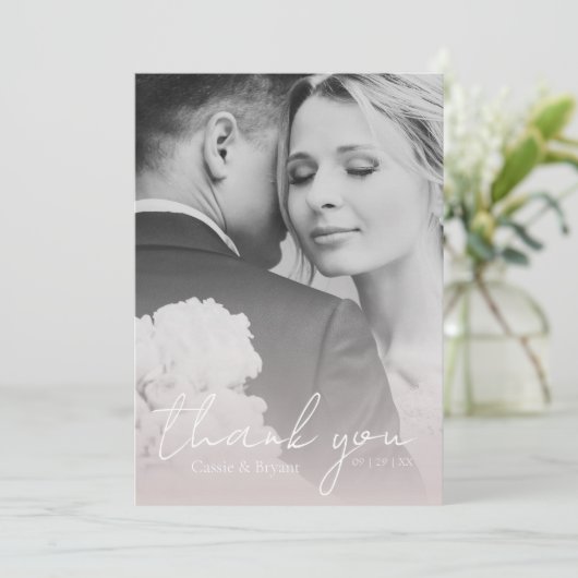 モダンエレガント赤面ピンクシック結婚写真 サンキューカード (スタンド正面)