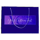 モダンエレガント スクリプトネーム & モノグラム オンブレ パープル ラージペーパーバッグ (裏面)