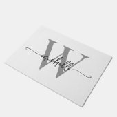 モダンエレガント ホワイト グレー モノグラム 名前 スクリプト ドアマット (アングル)