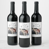 モダンカジュアルスクリプト黒タイポグラフィ結婚の ワインラベル (ボトル)