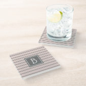 モダンカスタムモノグラムのピンク&グレーストライプズ ガラスコースター (アングル)