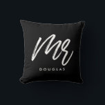 モダンカスタムMr. クッション<br><div class="desc">新郎新婦のオーダーメイド枕、名前とお好きな色でカスタマイズできます。</div>