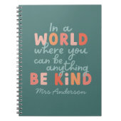 モダンカラフルはっきりしたタイポグラフィは優しい先生 ノートブック (正面)