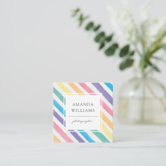 モダンカラフルストライプ色彩の鮮やかパターン正方形 スクエア名刺 (スタンド正面)