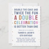 モダンカラフルレインボースプリンクルズ 二重誕生日 招待状 (正面)