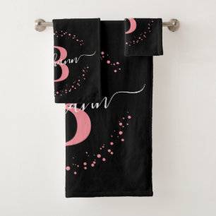 モダンガーリーPink Black Nameスクリプトモノグラムの バスタオルセット