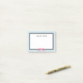 モダンクラシックブルーブラック水玉模様ピンクリボン ポストイット (デスク上)