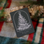 モダンクリスマスツリースケッチアーチ非写真 シーズンカード<br><div class="desc">このクリスマスツリーモダンで休日の応援を広げ描、写真ではないクリスマスカード。このエレガントシンプルなホリデーカードはあなたの季節の挨拶を送るのに最適な方法である。簡単にグリーティングをパーソナライズし、好みに合わせてフォントを編集する。このミニマカスタムリストのクリスマスカー魅力的ドは、この冬の休暇の間に彼らの中にあることをあなたの友人や家族考えに思い出させる方法である。会社のクリスマスカード、小さなビジネスのクリスマスカード、または自分の個人的なクリスマスカードに最適！</div>