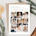 モダンクリスマスベージュ9フォトコラージュ シーズンカード<br><div class="desc">白い背景モダンを持つトレンディーベージュレタリングでデザインのトップに表示される「メリークリスマス」を特徴とするクリスマスフォトカード。以下のグリッドスタイルレイアウトでは、9枚の写真のコラージュを示す。家族の名前数々ので写真のクリスマスカードをパーソナライズ。カードが反転し、白いドット（雪）でベージュの背景が表示される。</div>
