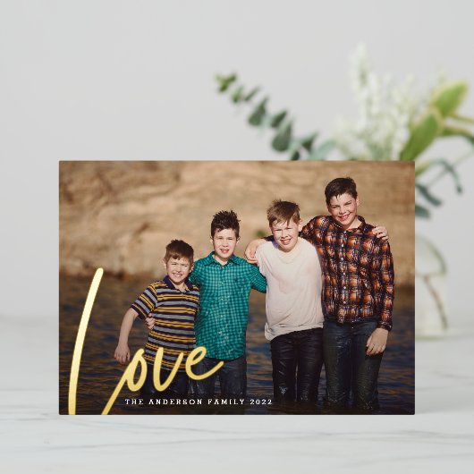 モダンクリスマスLOVEハンドレタリング家族の写真 箔シーズンカード (立ち正面)