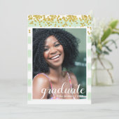 モダングリーンと金ゴールドストライプの大学院パーティーカード 招待状 (スタンド正面)