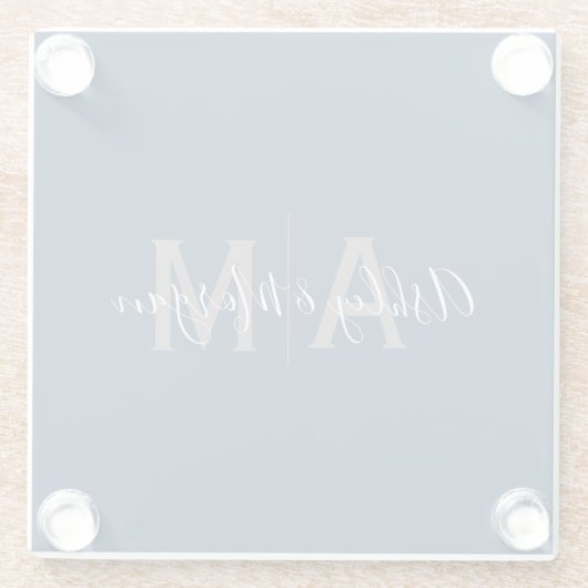 モダングレーとブルーのカップルモノグラム ガラスコースター (裏面)