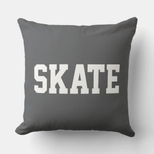 モダングレーに映える白いSKATEビックリロゴ クッション