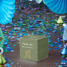 モダンゴールドハウス不動産 オリーブグリーンの不動産仲介人