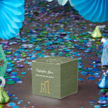 モダンゴールドハウス不動産 オリーブグリーンの不動産仲介人