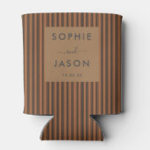 モダンシンプルエレガントなウェディングスクリプストライプのト 缶クーラー (裏面)