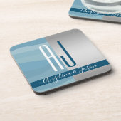 モダンシンプルダスティブルー&シルバー結婚ズイニシャル コースター (左側)