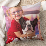 モダンシンプルパーソナライズされたペット犬の子供の写真 クッション<br><div class="desc">私たちのカスタム写真の枕を紹介し、あなたの愛し保た人々の近く、居心地の良い完璧な方法。この柔らかくスタイリッシュ枕はミニマモダンリズムのデザインを備え、任意のホームデコ素晴らしーに追加される。家族、友人、ペット、犬、猫、馬、愛する人の特別な記念碑など、大切な写真であっても、好きな写真でパーソナライズできる。この枕のシンプルデザインとはエレガント、あらゆる大事な行事のための汎用性の高い贈り物になる。良い本や映画の夜にソファに寄り添うのに最適お気に入りのだ。その名パーソナライズされた前は特別なtouchを追加し、何年もユニーク大切に思いやられる思いやりある贈り物に来なります。私たちカスタムの写真枕は素材で作ら高品質れ、多くの居心地の良い夜を確実に持ち来続ける。なぜ待つ？思い出を残して今日はお気に入りのご注文！</div>