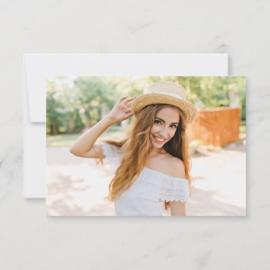 モダンシンプルミニマル赤卒業写真 サンキューカード (裏面)