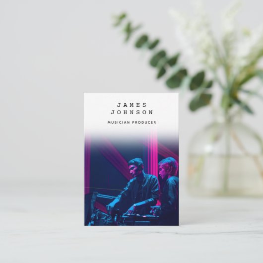 モダンシンプルミュージシャン撮影 名刺 (スタンド正面)
