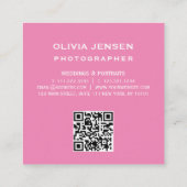 モダンシンプル生まれたばかりの写真ピンクqrコード スクエア名刺 (裏面)