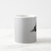 モダンシンプル白黒飛んでいる鳩 コーヒーマグカップ (中央)