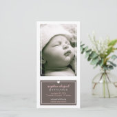 モダンシンプル赤ん坊の女の子の誕生発表ブラウン 案内状 (スタンド正面)