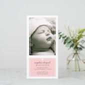 モダンシンプル赤ん坊の女の子誕生発表ピンク 案内状 (スタンド正面)