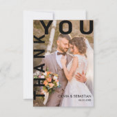 モダンシンプル黒オーバーレイ文字結婚の写真 サンキューカード (正面)