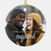 モダンスクリプエレガントト婚約したカップル写真 セラミックオーナメント (正面)