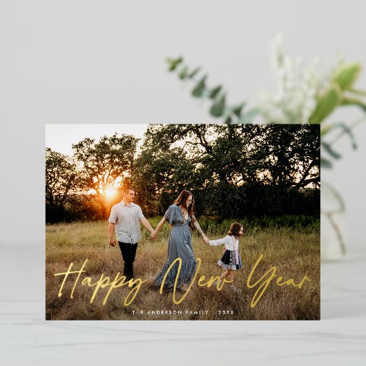 モダンスクリプエレガントトHappy New Year写真金ゴールド 箔シーズンカード (立ち正面)