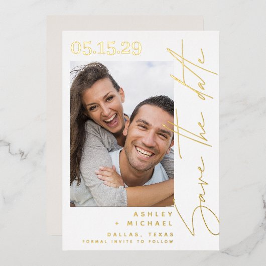 モダンスクリプトタイポグラフィー写真 Save the Date ゴールド 箔招待状 (正面/裏面)