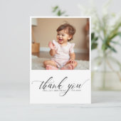 モダンスクリプトタイポグラフィー 1歳の誕生日写真 サンキューカード (スタンド正面)