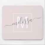 モダンスクリプト名monogram マウスパッド<br><div class="desc">シックなベージュのスクリプトモノグラム名マウスパッド。おシンプル客様の名モノグラムの前のイニシャルと名前を付けパーソナライズされたて、マウスのパッドをクリーニング。フォントと文字の色は完全にカスタマイズ可能。</div>