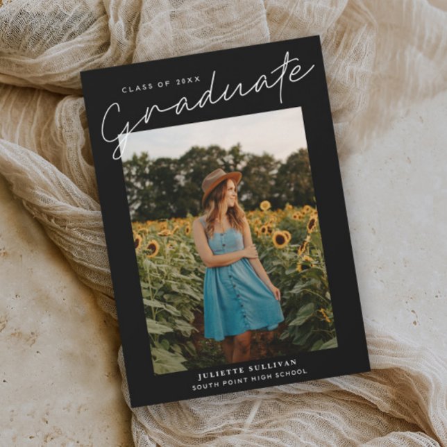 モダンスクリプト シンプル 写真 卒業式 招待状 (Modern script black and white minimal photo graduation invitation.)