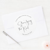 モダンスクリプト ブライダルシャワー 彼女は結婚する ラウンドシール (封筒)