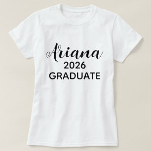 モダンスクリプト ブラック ホワイト 2026年 卒業生 名前 Tシャツ
