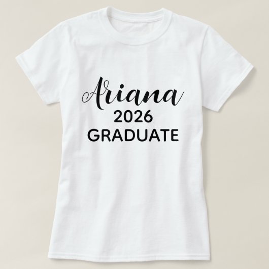 モダンスクリプト ブラック ホワイト 2026年 卒業生 名前 Tシャツ (デザイン正面)