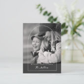 モダンスクリプト メリークリスマス アーチ フォト ホリデー シーズンポストカード (スタンド正面)