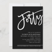 モダンスクリプト 40歳の誕生日パーティー 黒と白 招待状 (正面)
