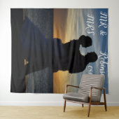 モダンスクリプト Mr & Mrs ウェディングバックドロップバナー タペストリー (インサイチュ(横))