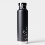 モダンスクリプパーソナライズされたト名 ウォーターボトル<br><div class="desc">ミニマモダンリスト名パーソナライズされたのギフトこのデザインは黒い背景にパーソナライズされた白い手書き文字のフォントで名前を付けモダンる。彼にとって休日の贈り物として完璧な、父の日の贈り物や特別な機会のための贈り物。</div>