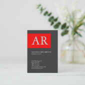 モダンスタイリッシュモノグラム白灰色エレガント赤 名刺 (スタンド正面)