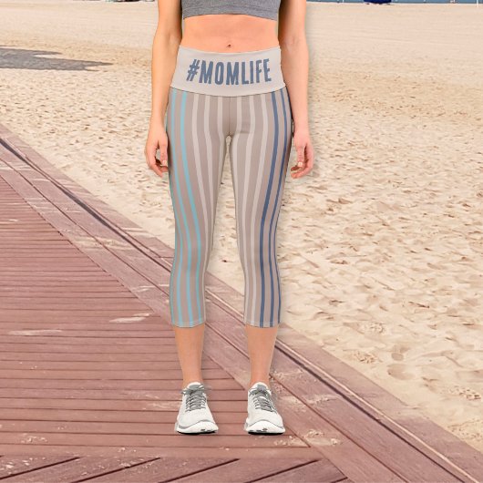 モダンストライプのベージュとブルー カプリレギンス