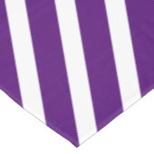 モダンストライプ | シック王室のパープル&ホワイトストライプの テーブルクロス (アングル)